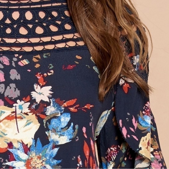 Floral print Lattice neckline multi color blouse - Picture 4 of 7